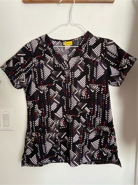 Wonder Wink Black Geometric V-Neck Women's Top